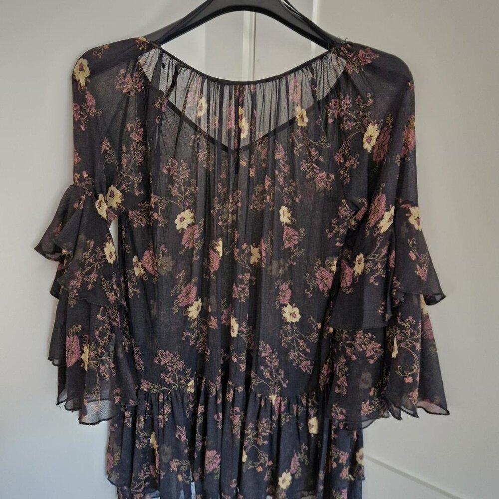 Free People floral sheer blouse #floralblouse perfect for witches :)